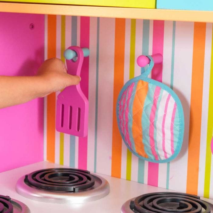 Kid Kraft Deluxe Big And Bright Play Kitchen: Bright Play Kitchen. Interactive features - like turning oven knobs and appliance doors that really open - keep kids exploring and engaged - 53100 ebuystt
