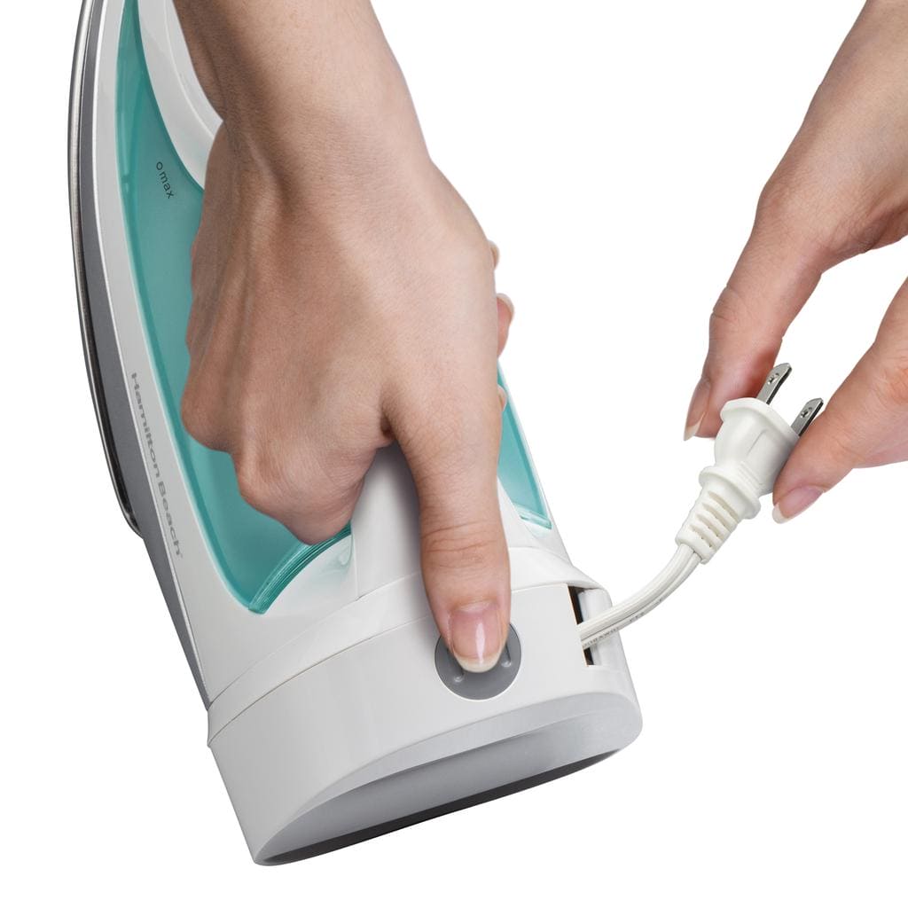 Hamilton Beach Steam Iron with Retractable Cord.In everyday life, presenting yourself with impeccable garments is essential, and with the Hamilton Beach Steam Iron, this becomes a simple and pleasurable task.-102546 EBUYSTT