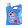 Suavitel Fabric Softener 8 L. Suavitel manages a fabric protection technology that releases conditioning agents in contact with water, building a protective layer, enriching and reducing friction during the washing process. -444148