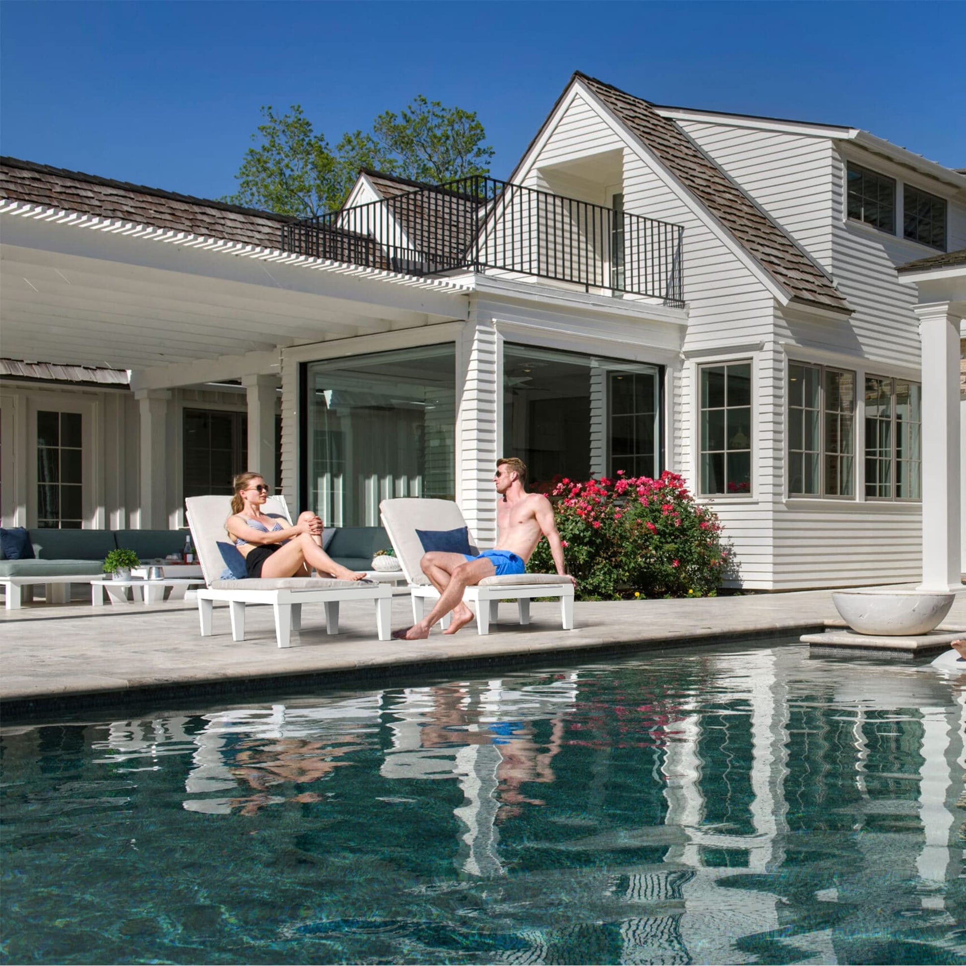 YITAHOME Chaise Outdoor Lounge Chairs Set of 2 with Adjustable Backrest, Sturdy Loungers for Patio & Poolside, Easy Assembly & Waterproof & Lightweight with 265lbs Weight Capacity, Grayish-White ebuys