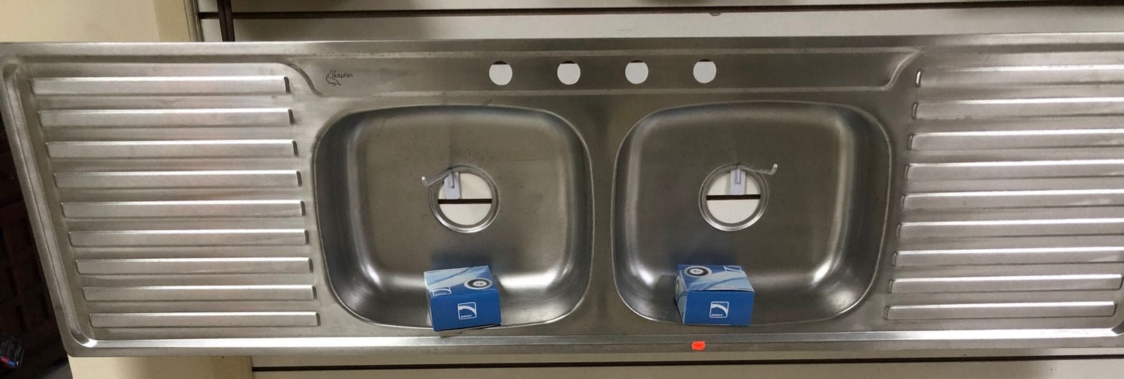 Double Bowl Double Drain Sink Commonly used in catering, hotel, industrial and school facilities and homes AUGH027 Mega