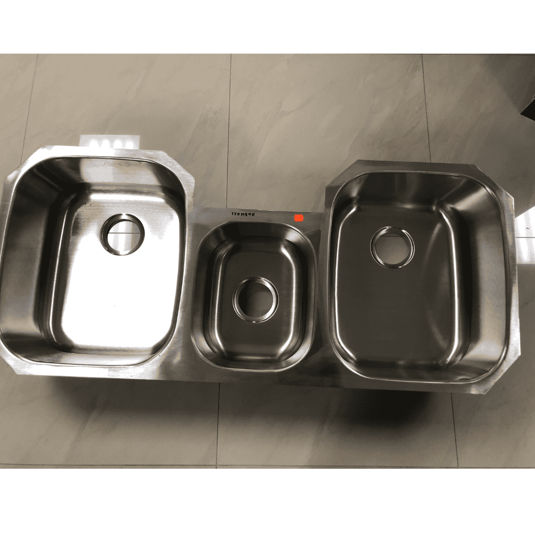 Traditional Triple Basin Sink 47" X 22" X 7" - AUGH021 MEGA
