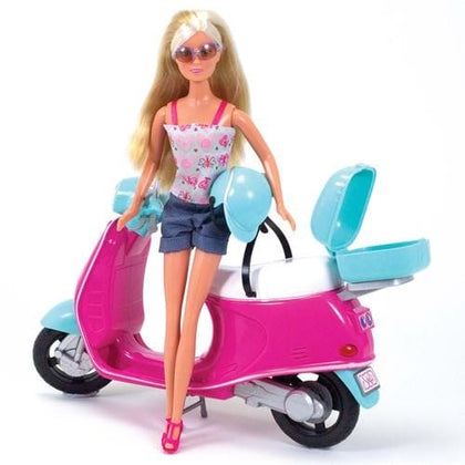 Steffi Love Car and Scooter Set Have fun with this complete set of Steffi activities, it has a motorcycle, a car and a surfboard, to enjoy all means of transport-415385