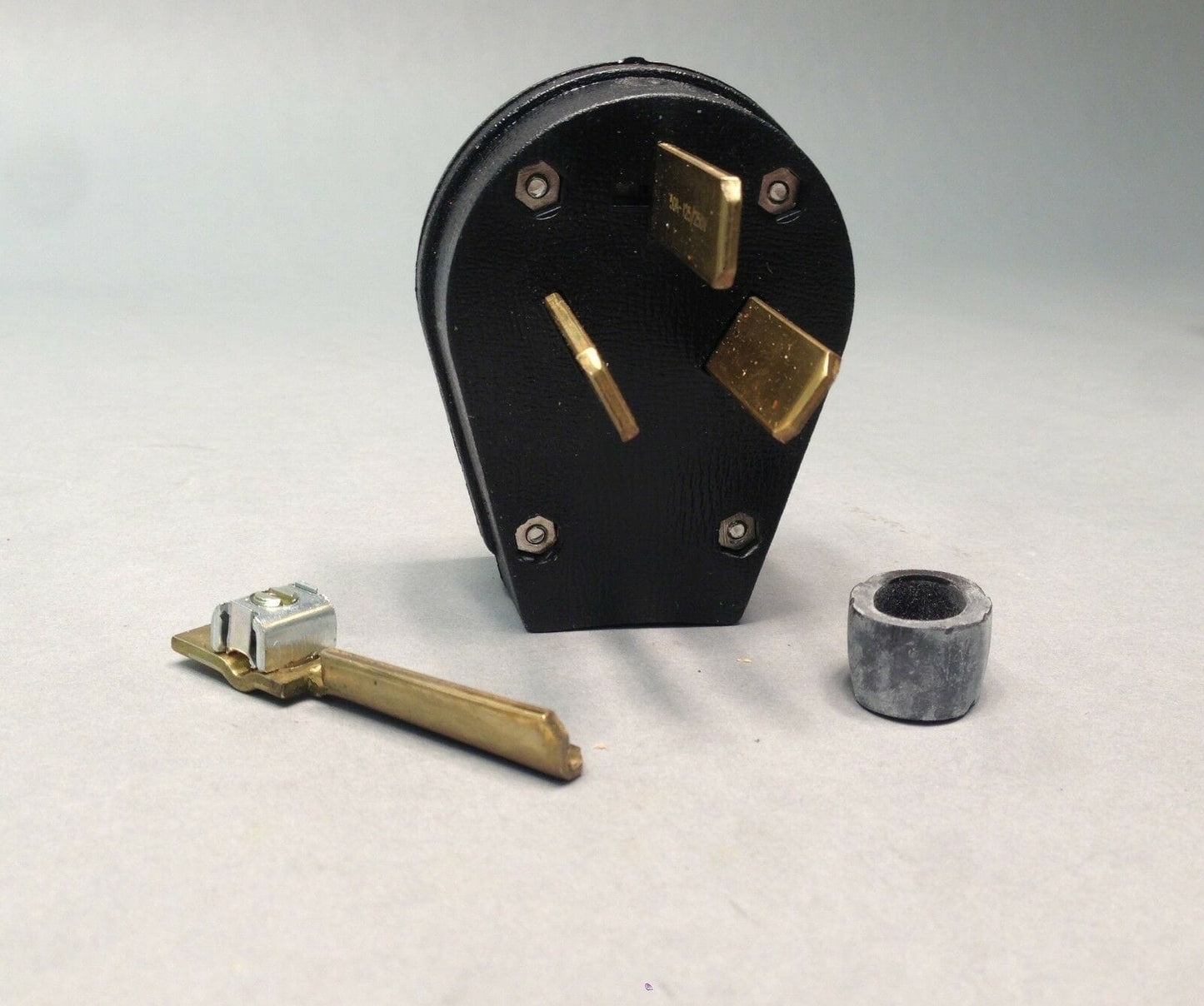 Eaton Universal Angle Plug S80-SP (30A, 50A) (125/250V) (3-Pole, 3-Wire). Ideal for range and dryer replacement applications - S80 MEGA
