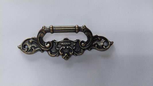 CABINET Handle AB – Antique drawer pulls with mounting screws. Mounting hole space: Brass Victorian floral pattern with black painting. Fit for: dresser drawer, cabinet, cupboard, jewelry box, wooden case, chest, wardrobe and other furniture MEGA