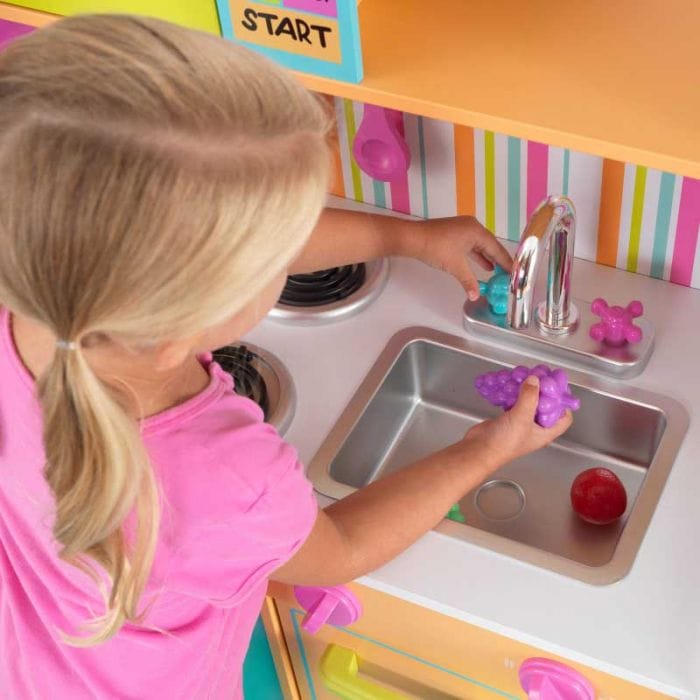 Kid Kraft Deluxe Big And Bright Play Kitchen: Bright Play Kitchen. Interactive features - like turning oven knobs and appliance doors that really open - keep kids exploring and engaged - 53100 ebuystt
