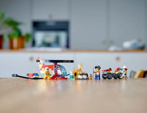 GTBW  Lego City Fire Helicopter Response 93pcs: Kids can enjoy role-play fun with 3 minifigures, including a worker with a cool welding mask, a firefighter helicopter pilot and LEGO City TV hero fire chief Freya McCloud -  60248 ebuystt