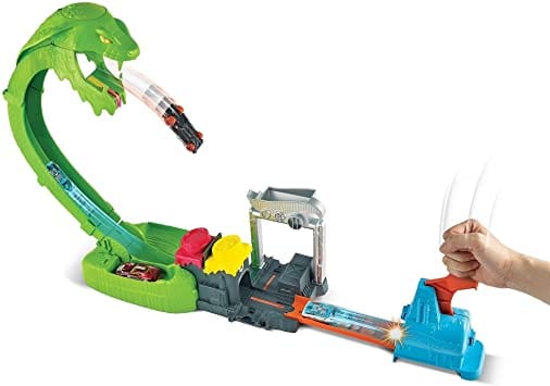 Hotwheels Toxic Snake Strike: Play set presents an epic obstacle when kids launch their Hot Wheels - MATTEL-GTT93