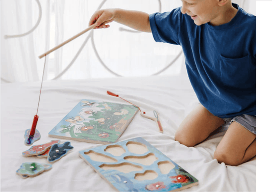 MELISSA & DOUG Bug Catching Magnetic Puzzle Game: Use the magnetic butterfly net to "capture" the 10 bug buddies from the game board - M&D-3779 ebuystt