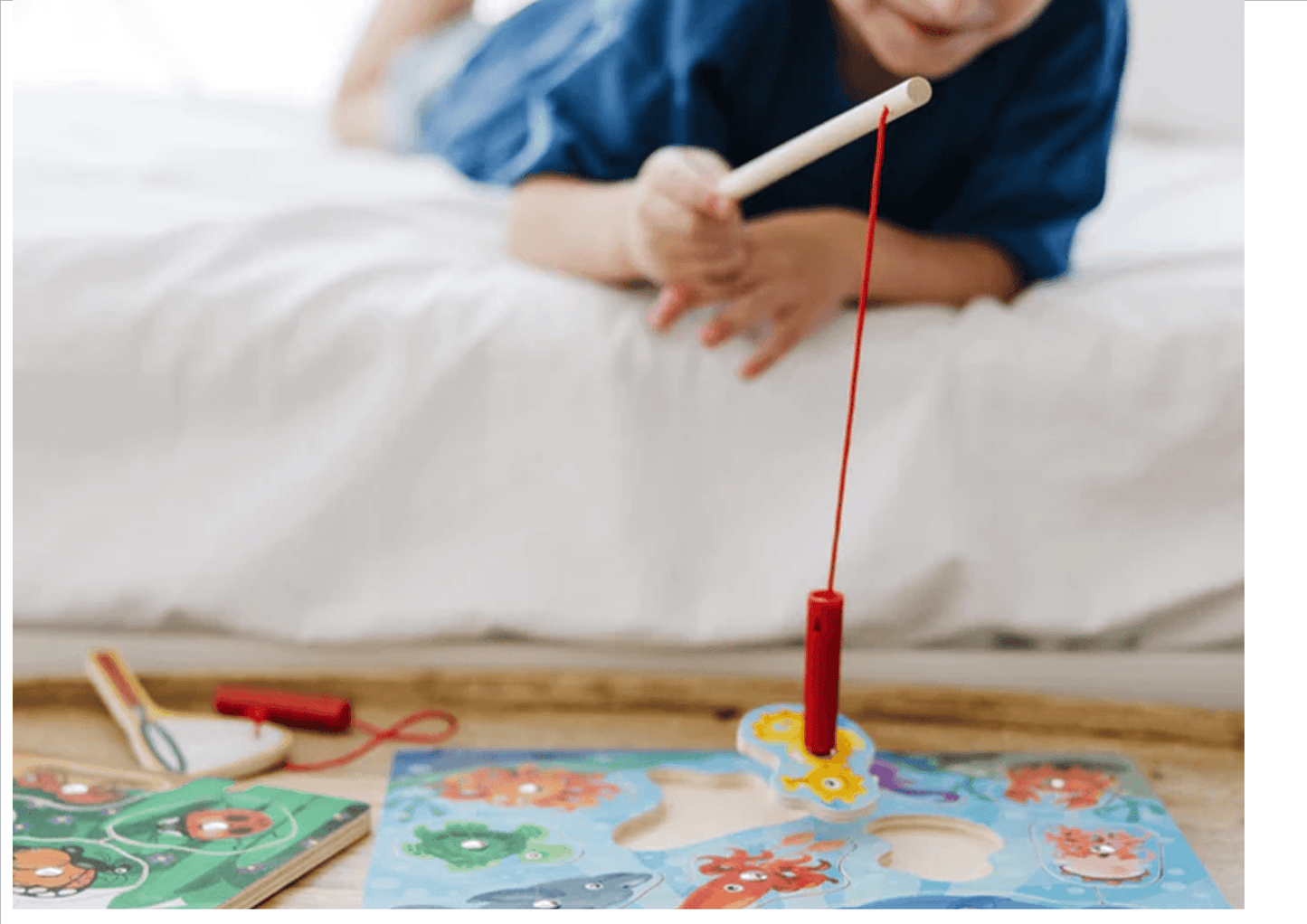 MELISSA & DOUG Bug Catching Magnetic Puzzle Game: Use the magnetic butterfly net to "capture" the 10 bug buddies from the game board - M&D-3779 ebuystt