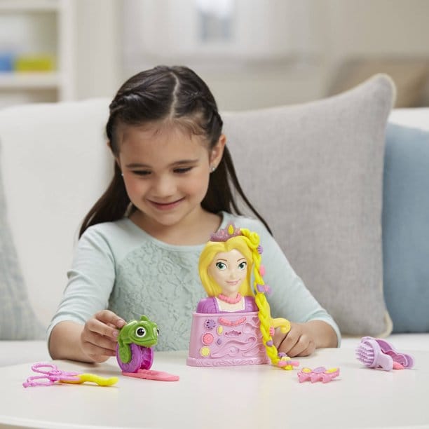 HASBRO  Playdoh Royal Salon Disney Princess: Get creative and give Rapunzel some hair flair at the Royal Salon! With the styling head and tools - C1044