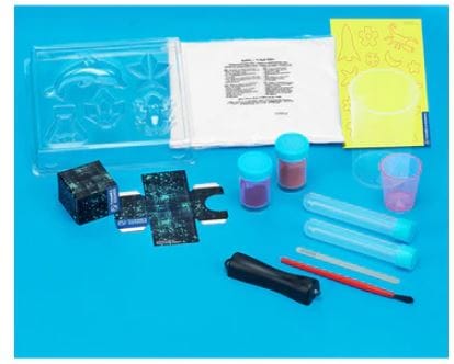THAMES & KOSMOS  Glow In The Dark Science Lab: onduct fun and illuminating experiments with glowing substances and neon pigments with this exciting (and educational!) science kit - 550033 ebuystt