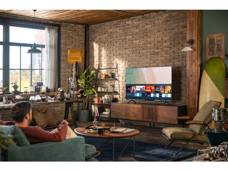 Samsung Smart TV 55 inch 4K UHD UN55TU7000FXZA This Samsung SmarTV offers you the entertainment and performance you need, it has an ultra-fast Crystal processor that transforms the image into 4K and Full HD, plus sharper contrasts in dark colors  -397944