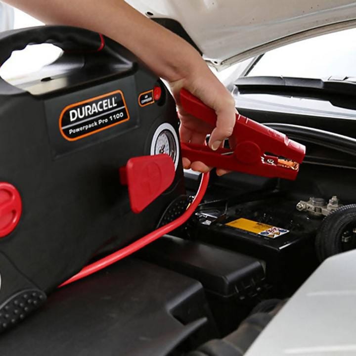 Duracell Power Station 1100amp Special features: portable AC, DC and USB power and a bright work light. / 850262 dayana sifontes