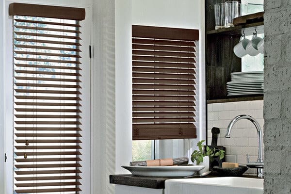 Parkland® WOODEN BLINDS BY HUNTER DOUGLAS- 25" W x 25" H features rich hardwood slats and traditional styling, effectively complimenting the lines of any room ebuystt
